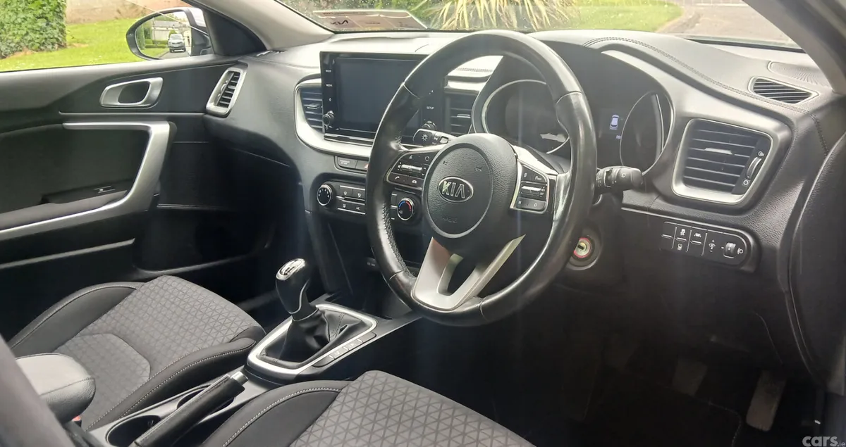 Kia XCeed Hatchback, Petrol, 2021, Silver