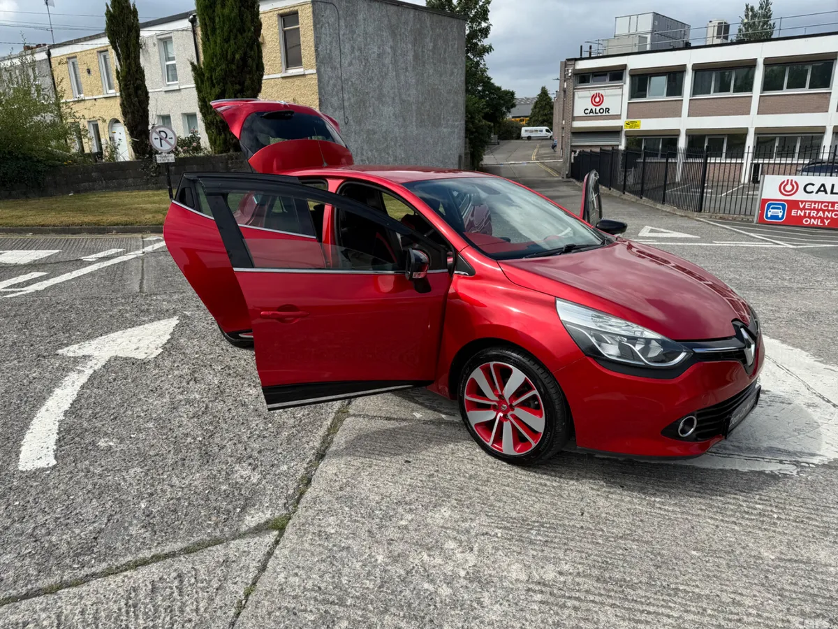 Renault Clio Hatchback, Petrol, 2016, Red