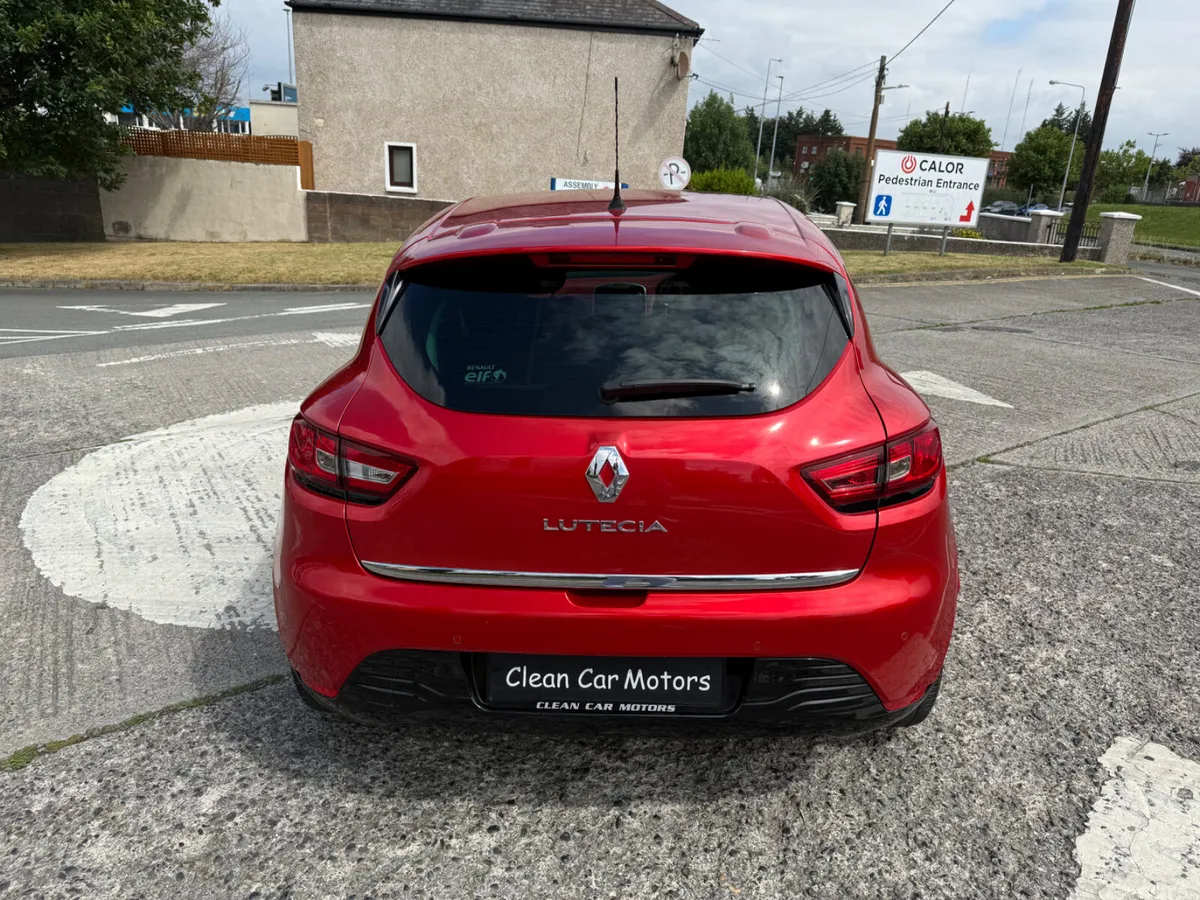 Renault Clio Hatchback, Petrol, 2016, Red