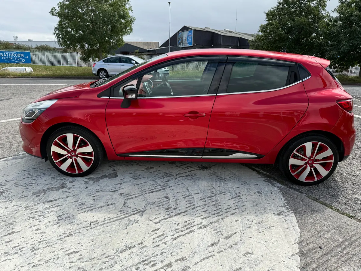 Renault Clio Hatchback, Petrol, 2016, Red