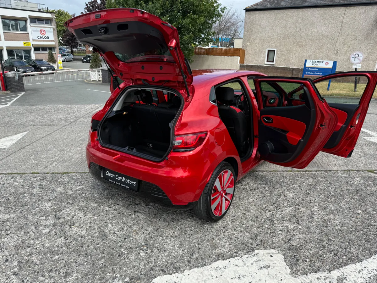 Renault Clio Hatchback, Petrol, 2016, Red