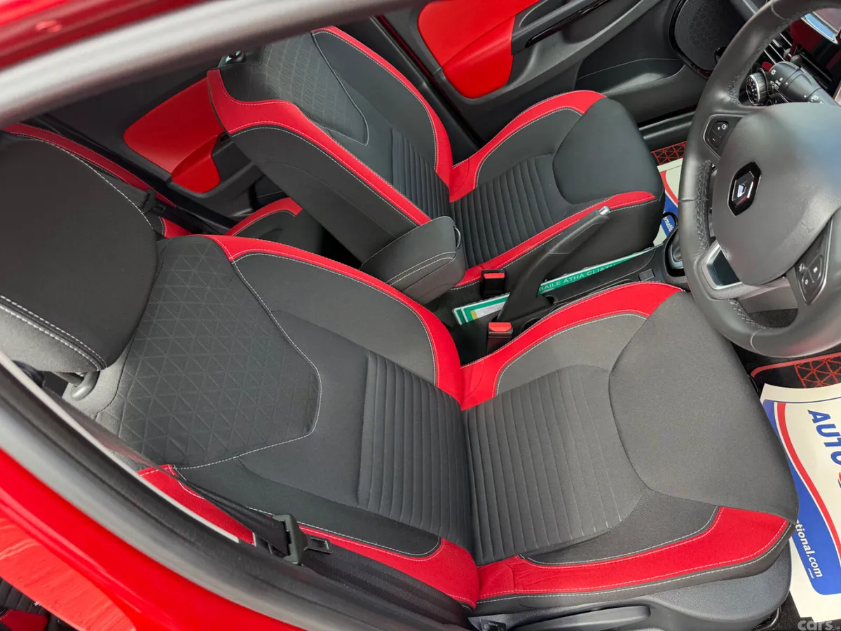 Renault Clio Hatchback, Petrol, 2016, Red