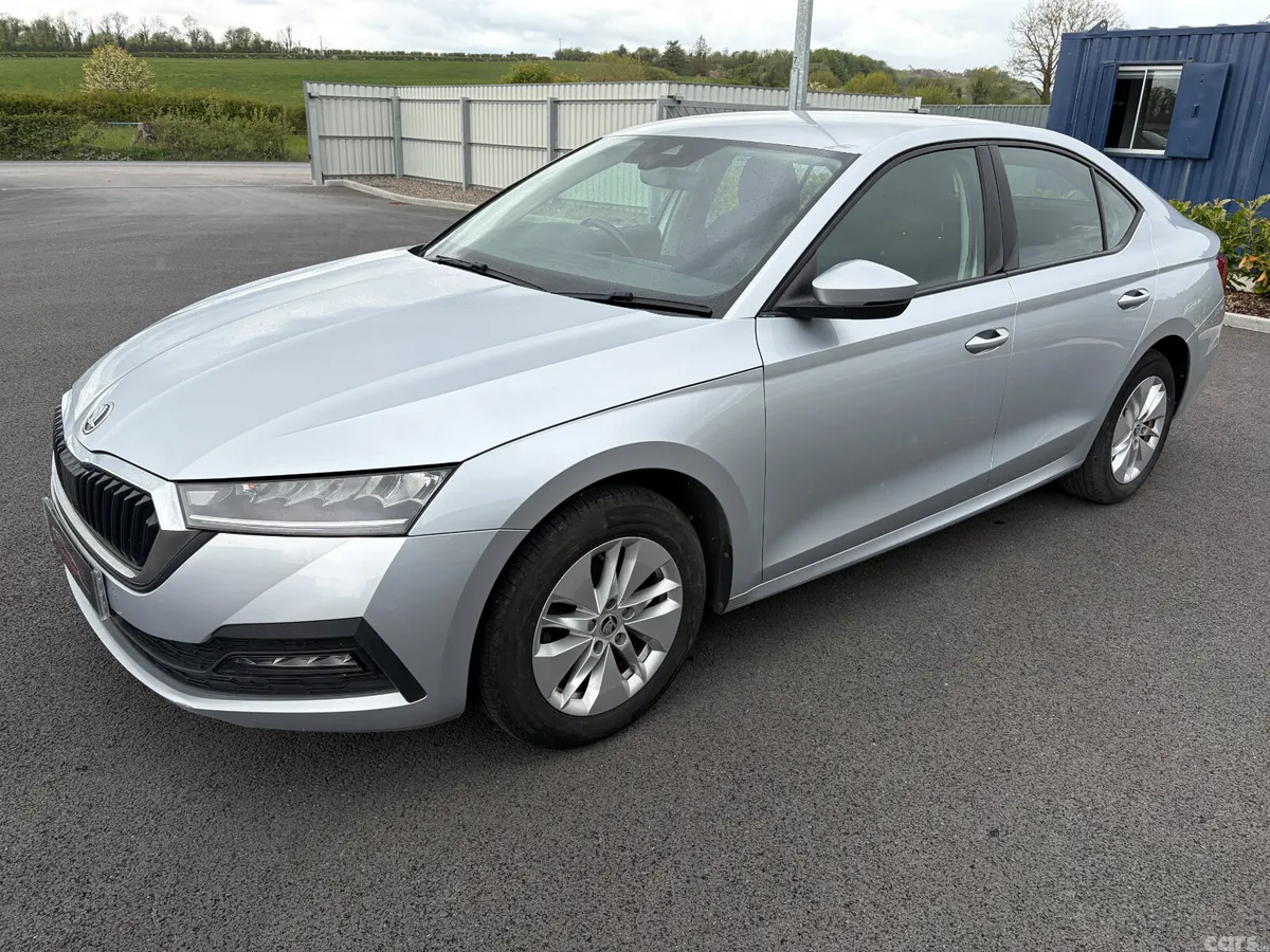 Skoda Octavia Hatchback, Diesel, 2022, Silver