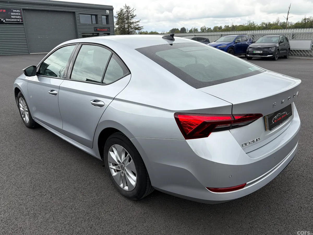 Skoda Octavia Hatchback, Diesel, 2022, Silver