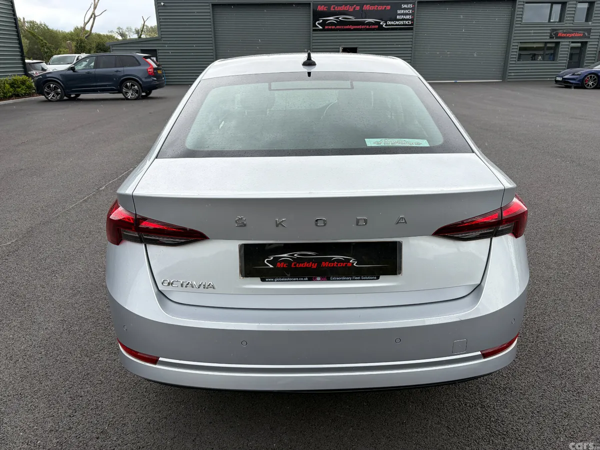 Skoda Octavia Hatchback, Diesel, 2022, Silver