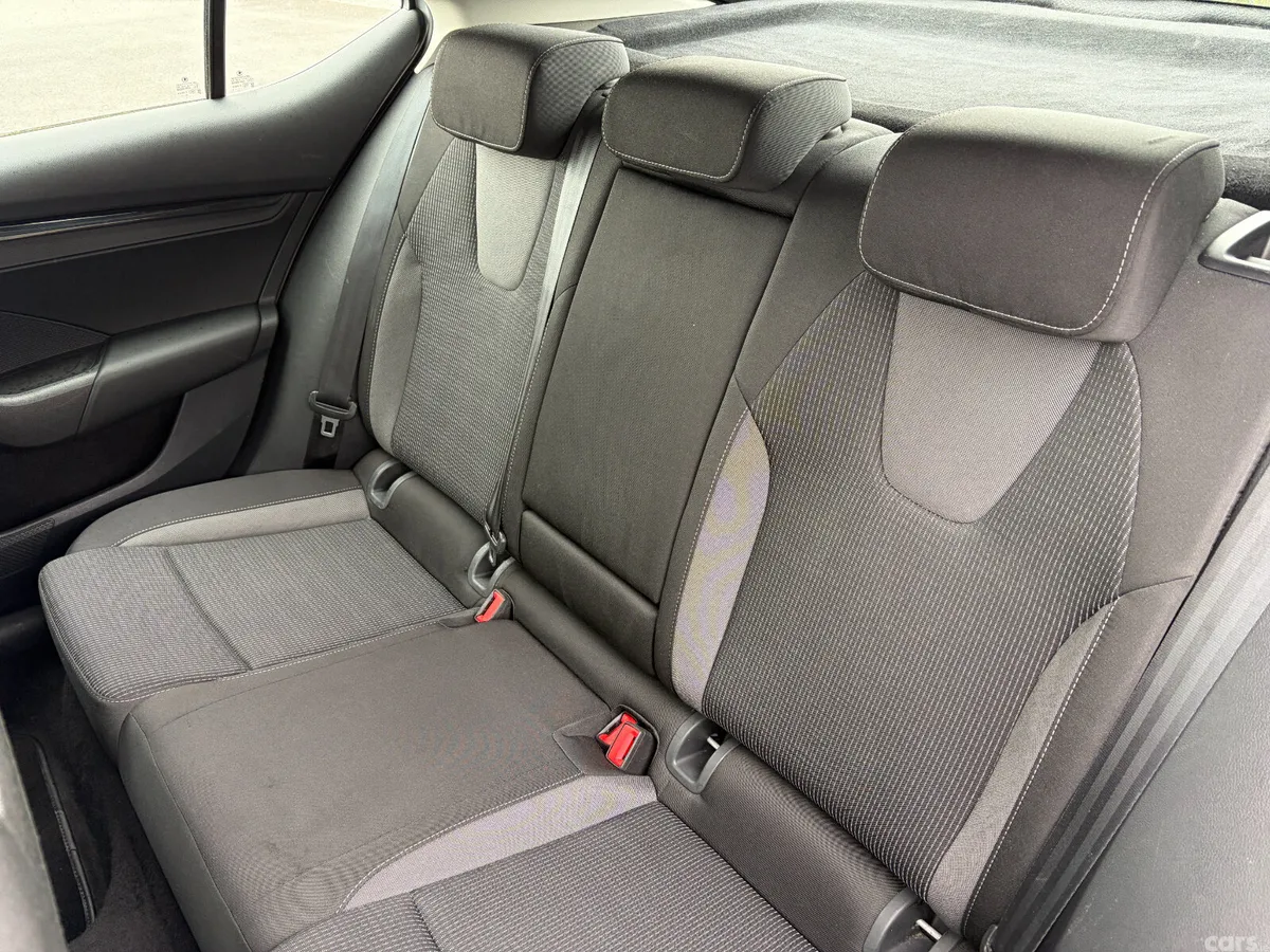 Skoda Octavia Hatchback, Diesel, 2022, Silver