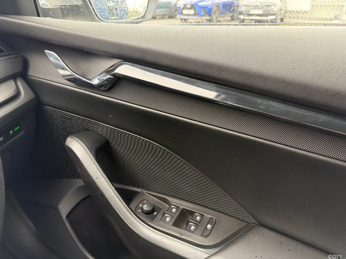 Skoda Octavia Hatchback, Diesel, 2022, Silver
