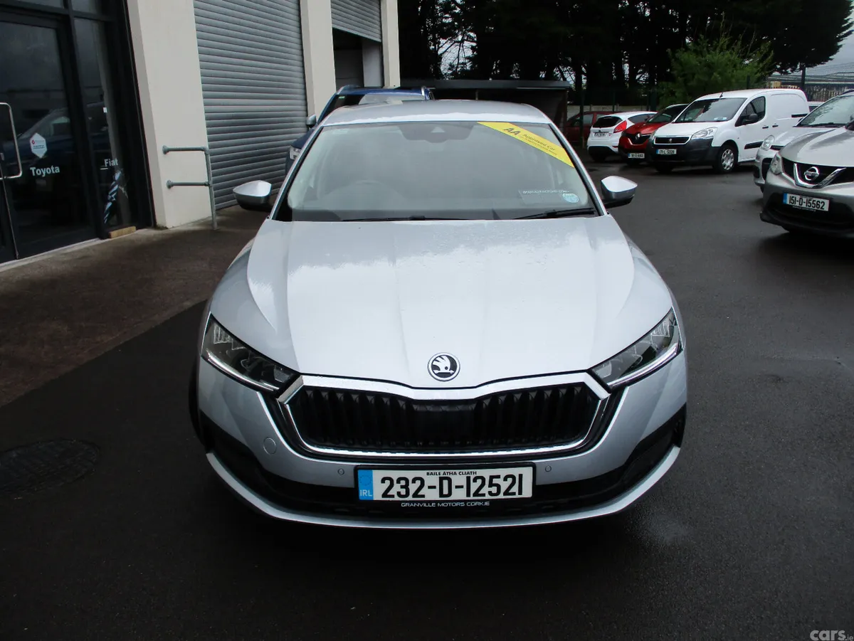 Skoda Octavia Saloon, Diesel, 2023, Grey