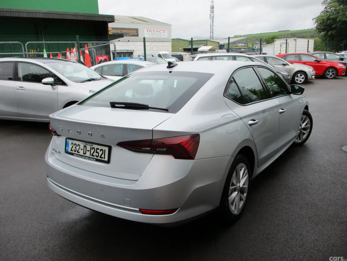 Skoda Octavia Saloon, Diesel, 2023, Grey