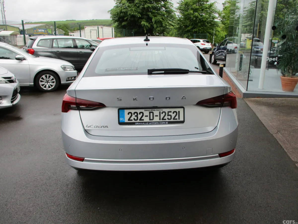 Skoda Octavia Saloon, Diesel, 2023, Grey
