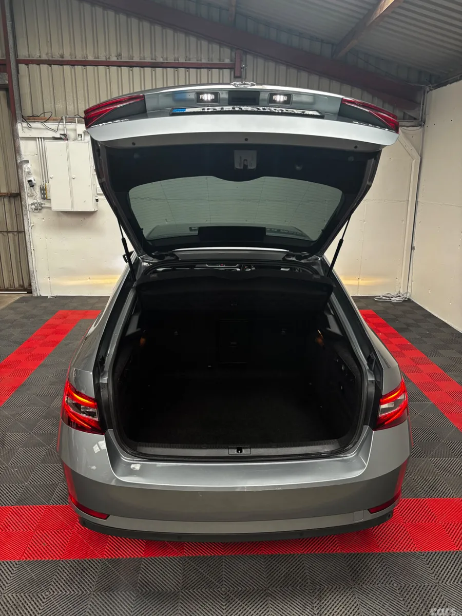 Skoda Superb Saloon, Diesel, 2016, Grey