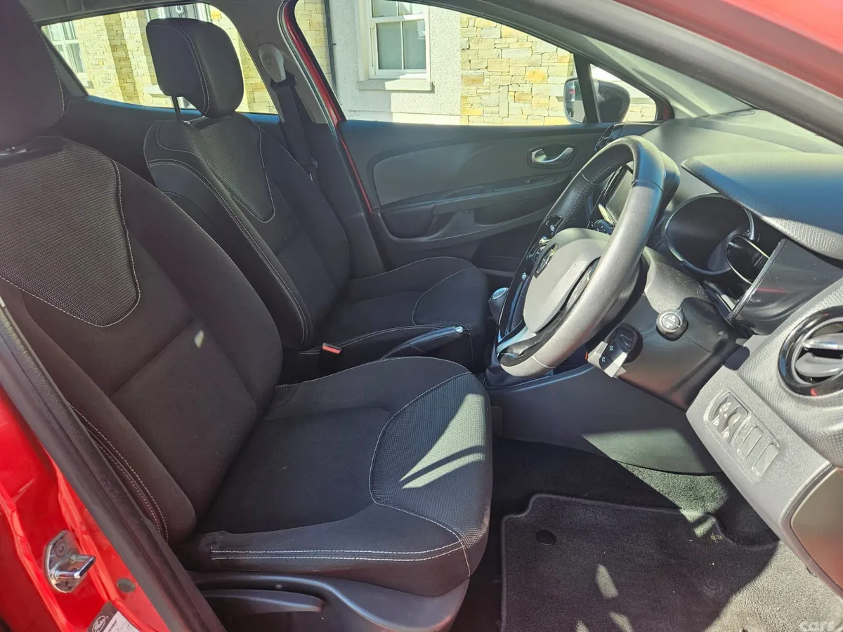 Renault Clio Hatchback, Petrol, 2016, Red
