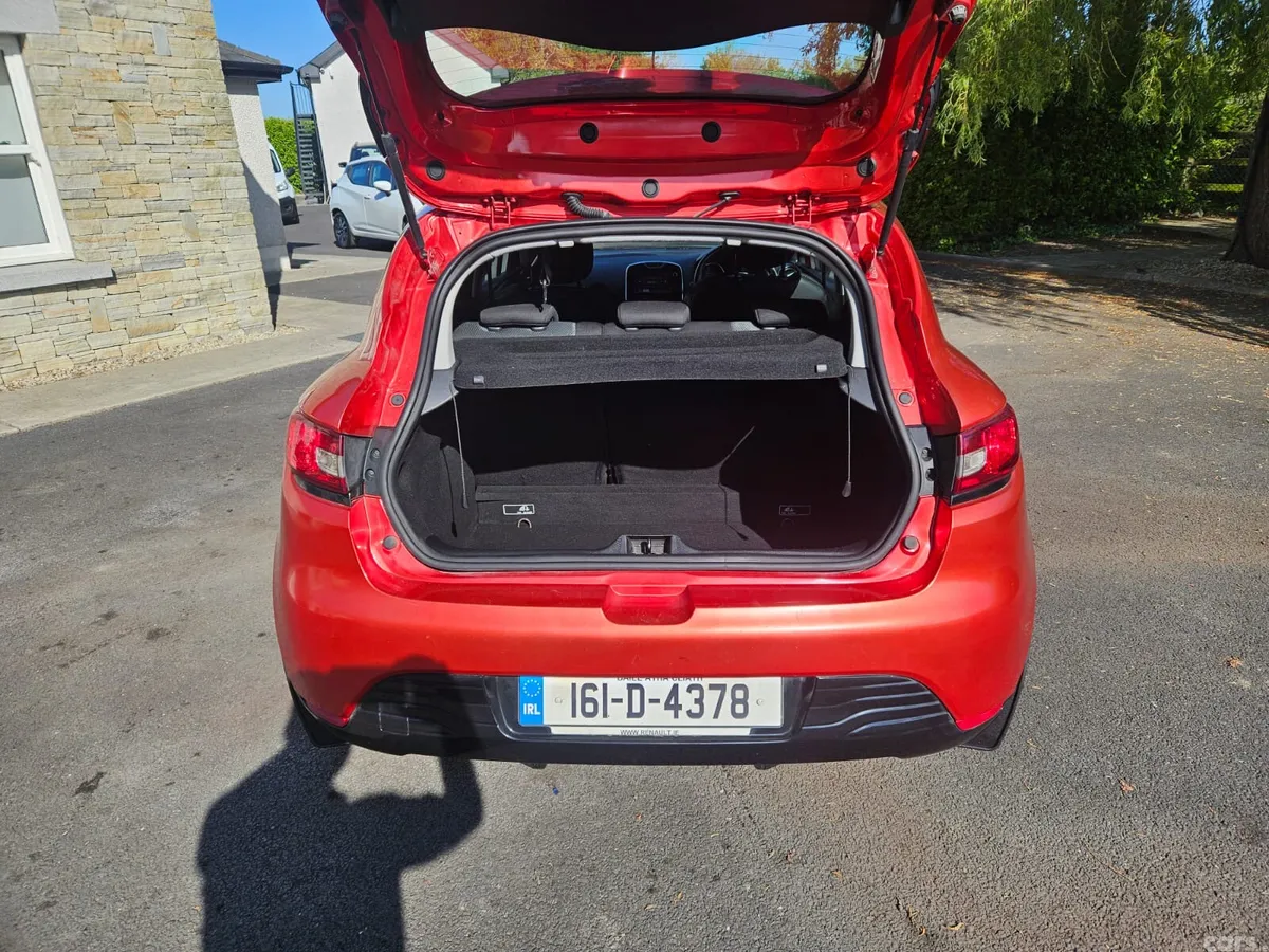 Renault Clio Hatchback, Petrol, 2016, Red