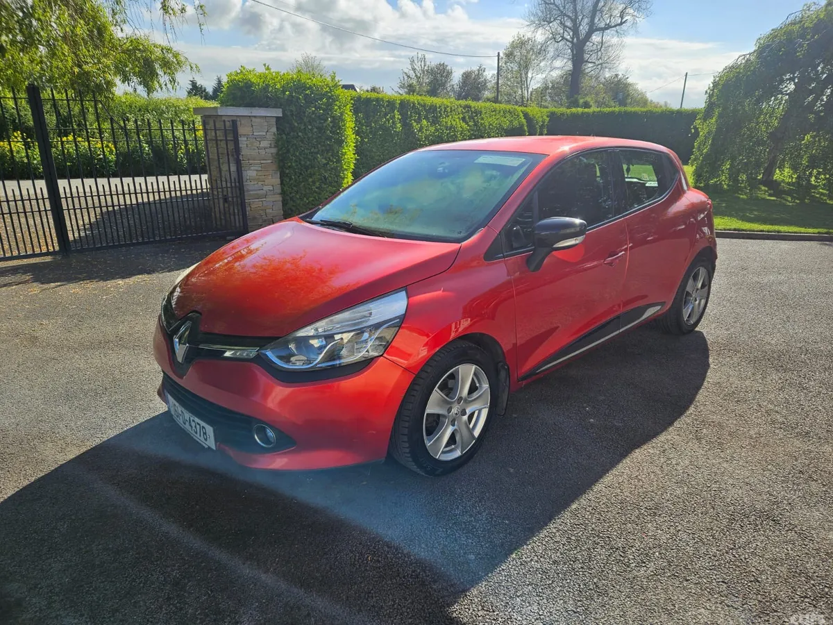 Renault Clio Hatchback, Petrol, 2016, Red