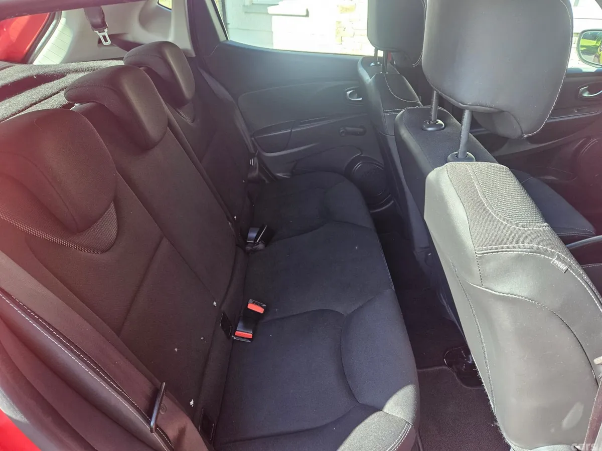 Renault Clio Hatchback, Petrol, 2016, Red