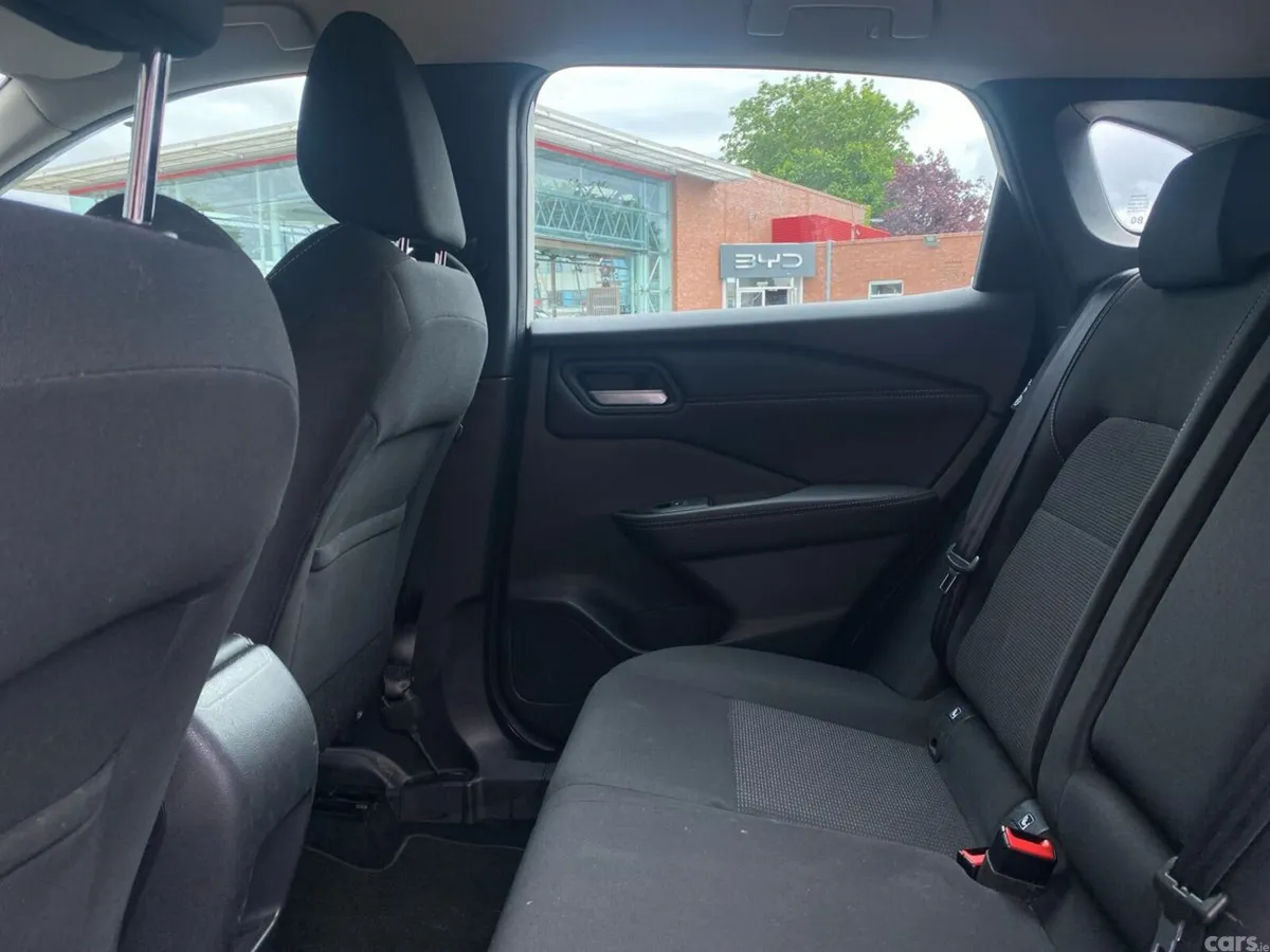 Nissan Qashqai MPV, Petrol, 2023, White