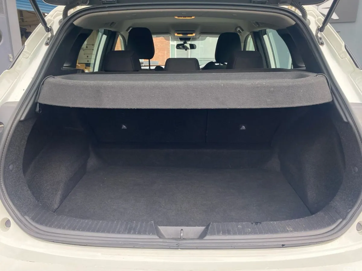 Nissan Qashqai MPV, Petrol, 2023, White
