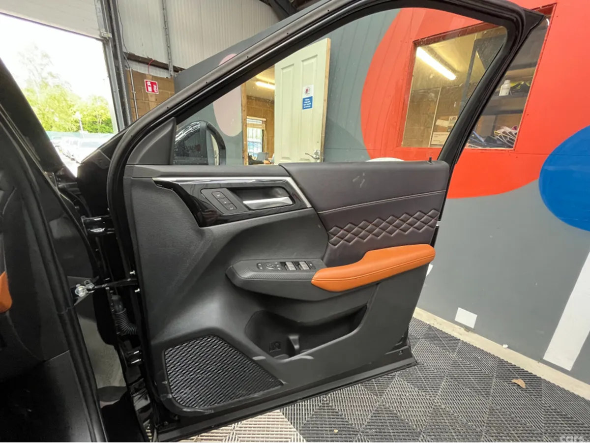 Mitsubishi Outlander SUV, Petrol Plug-in Hybrid, 2024, Black
