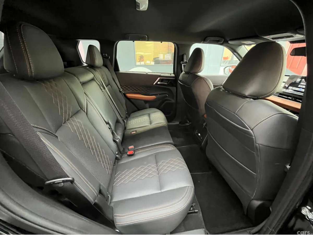 Mitsubishi Outlander SUV, Petrol Plug-in Hybrid, 2024, Black