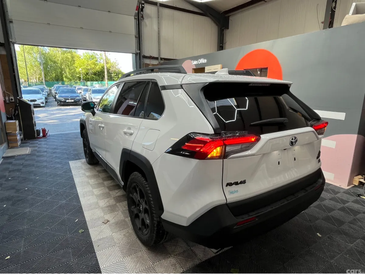 Toyota RAV4 SUV, Petrol Hybrid, 2023, White