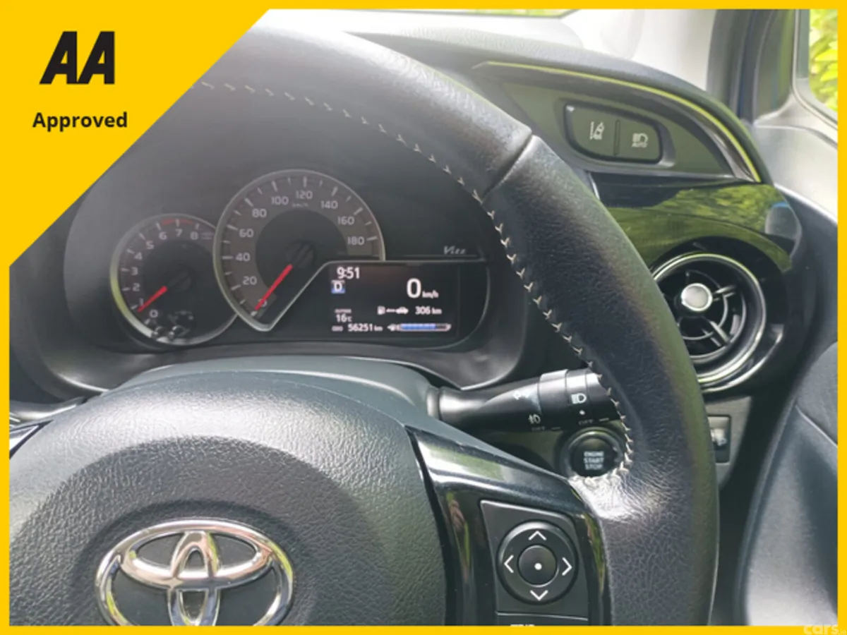 Toyota Yaris Hatchback, Petrol, 2018, Blue