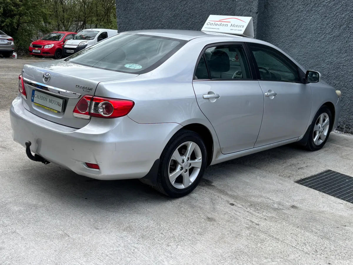 Toyota Corolla Saloon, Diesel, 2011, Silver