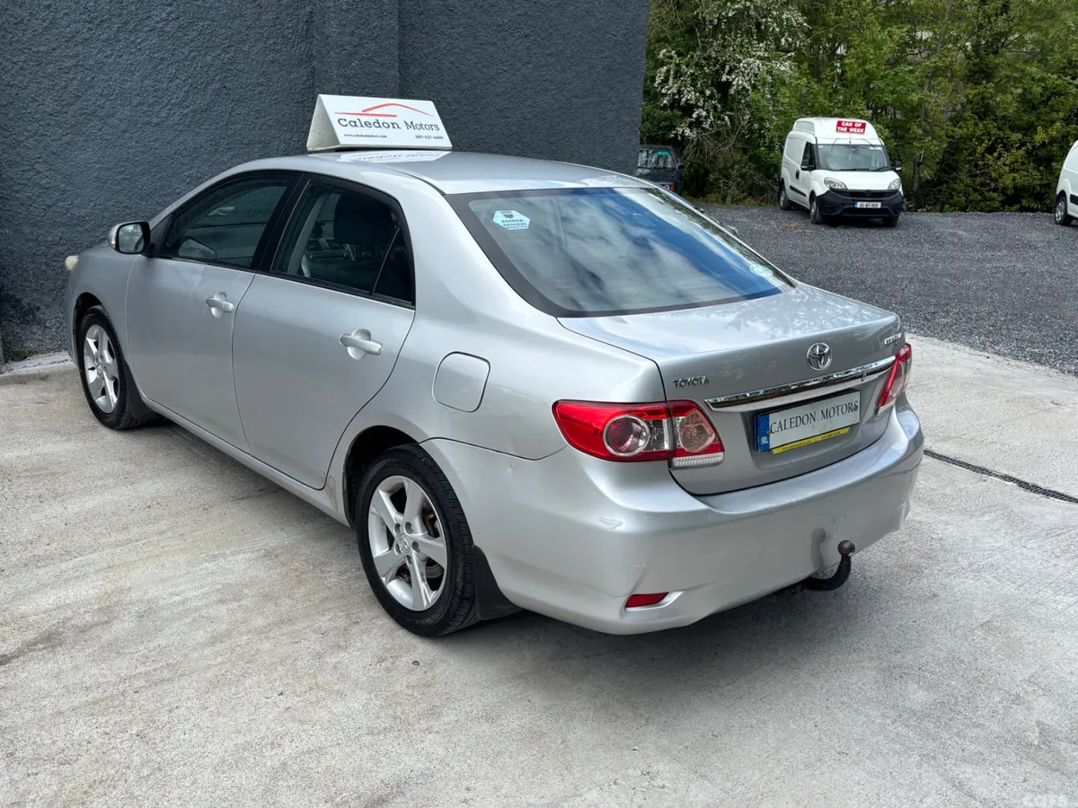 Toyota Corolla Saloon, Diesel, 2011, Silver