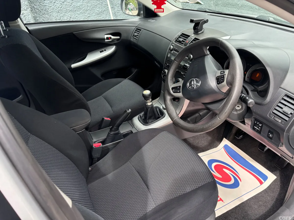 Toyota Corolla Saloon, Diesel, 2011, Silver