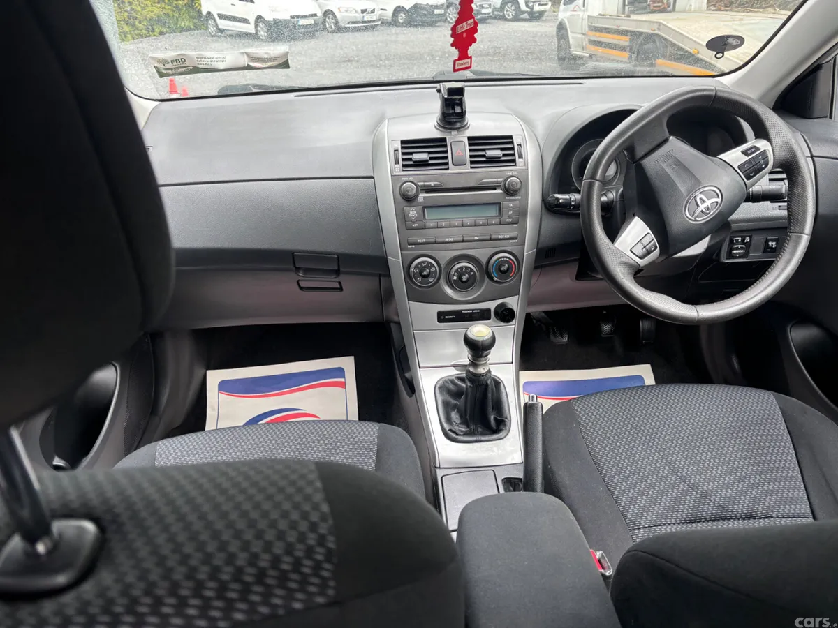 Toyota Corolla Saloon, Diesel, 2011, Silver