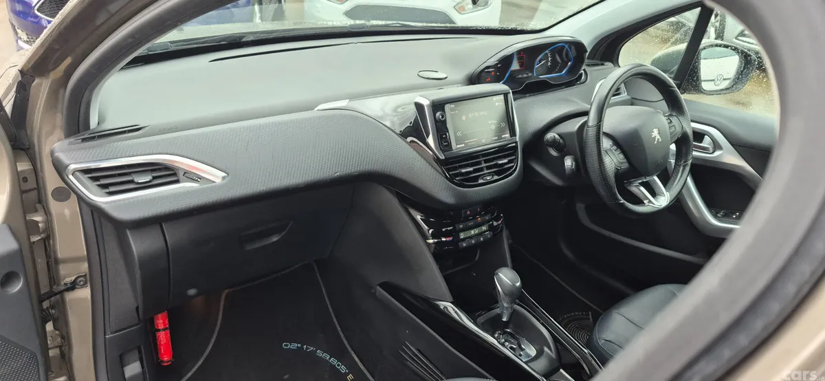 Peugeot 2008 MPV, Petrol, 2017, Grey