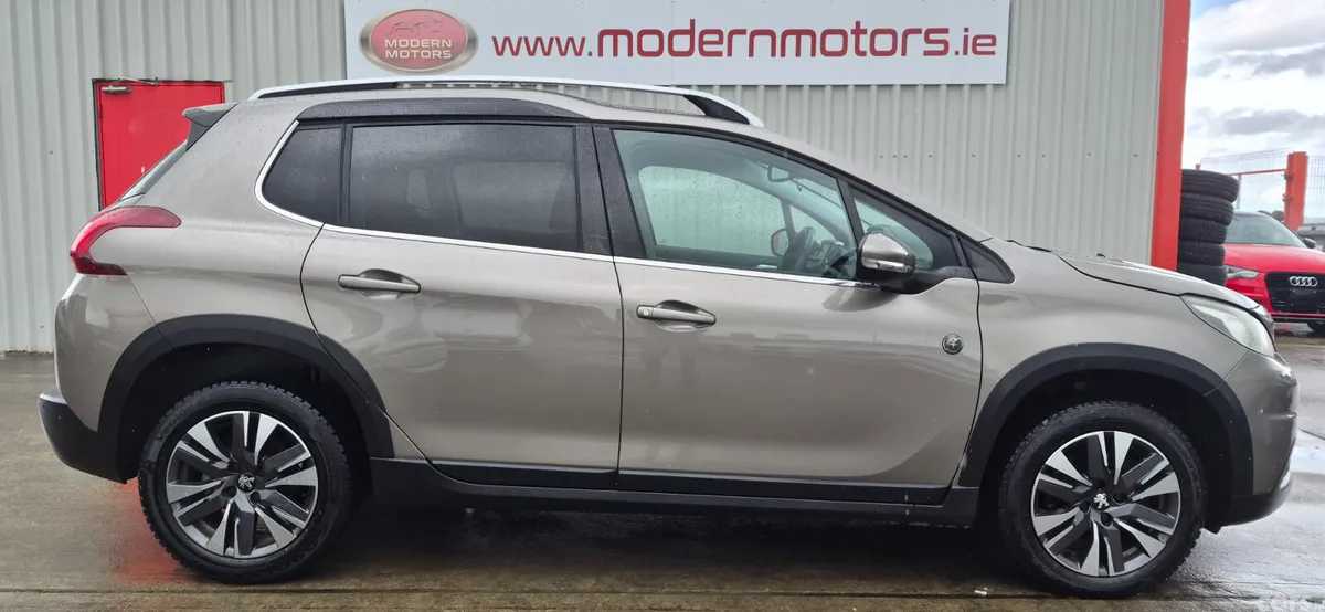 Peugeot 2008 MPV, Petrol, 2017, Grey