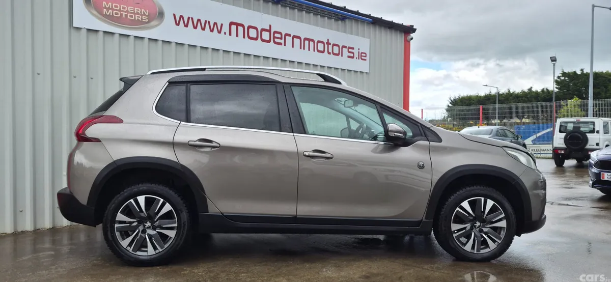 Peugeot 2008 MPV, Petrol, 2017, Grey