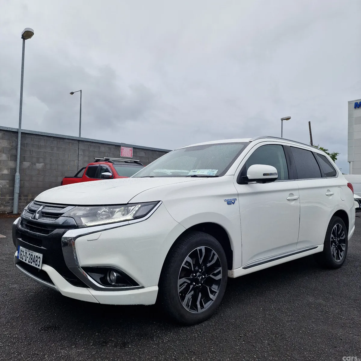 Mitsubishi Outlander SUV, Petrol Plug-in Hybrid, 2016, White