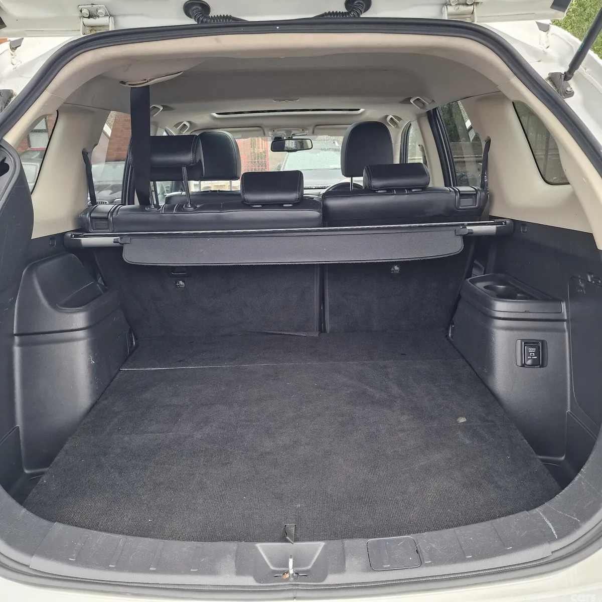 Mitsubishi Outlander SUV, Petrol Plug-in Hybrid, 2016, White