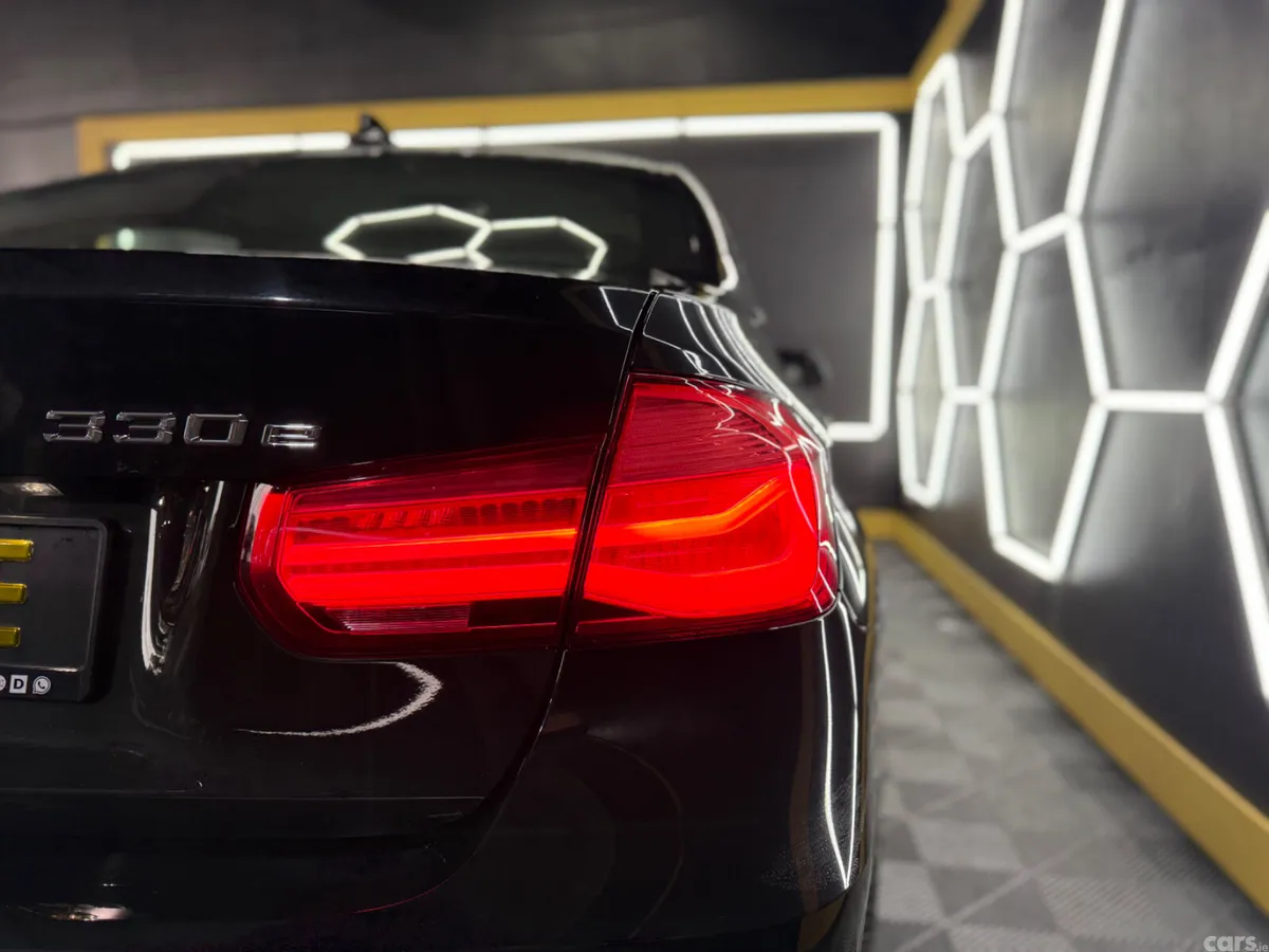 BMW 3-Series Saloon, Petrol Plug-in Hybrid, 2017, Black