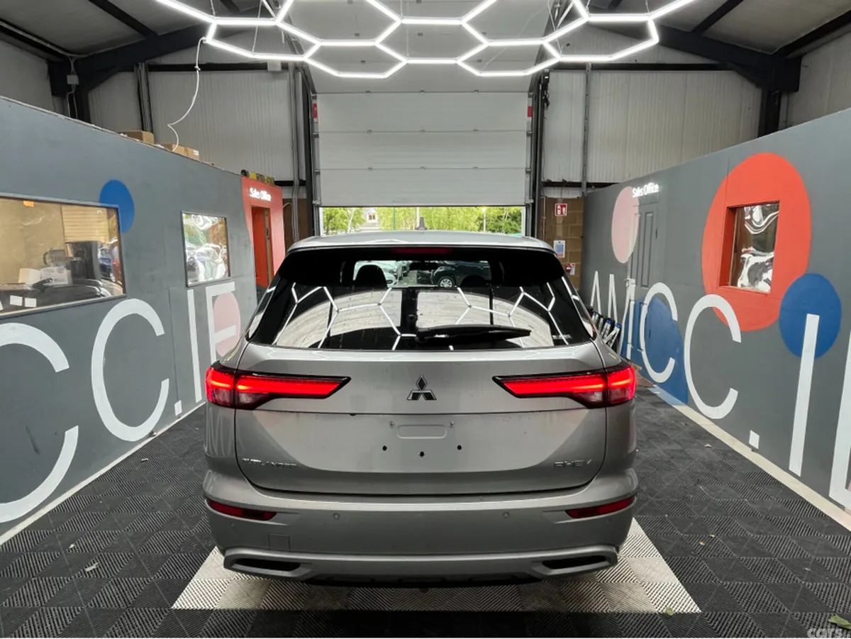 Mitsubishi Outlander SUV, Petrol Plug-in Hybrid, 2024, Silver