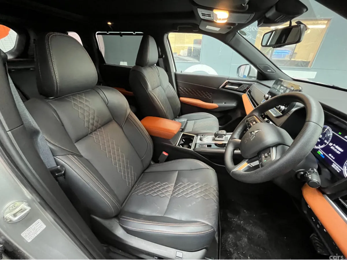Mitsubishi Outlander SUV, Petrol Plug-in Hybrid, 2024, Silver