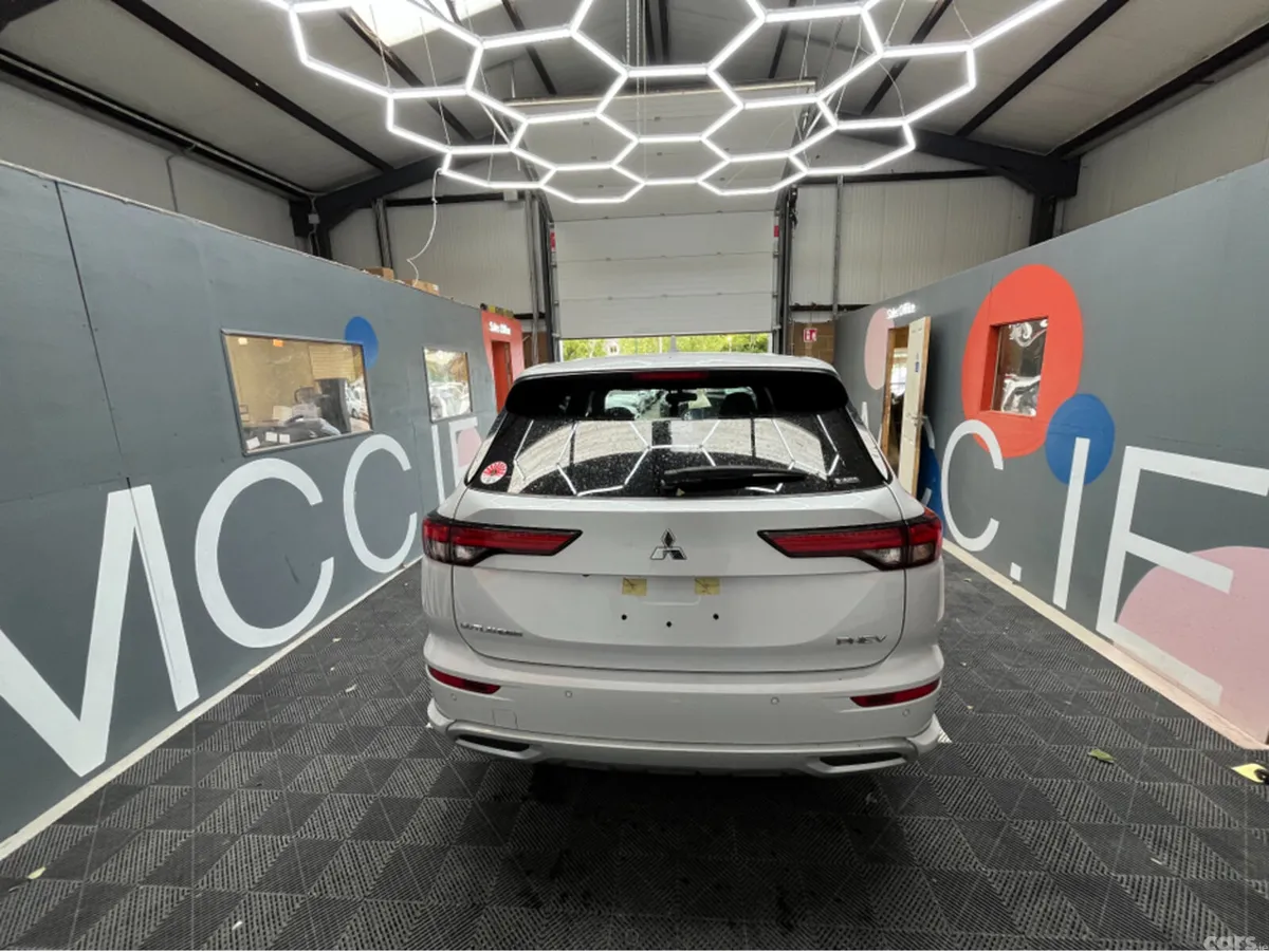 Mitsubishi Outlander SUV, Petrol Plug-in Hybrid, 2024, White