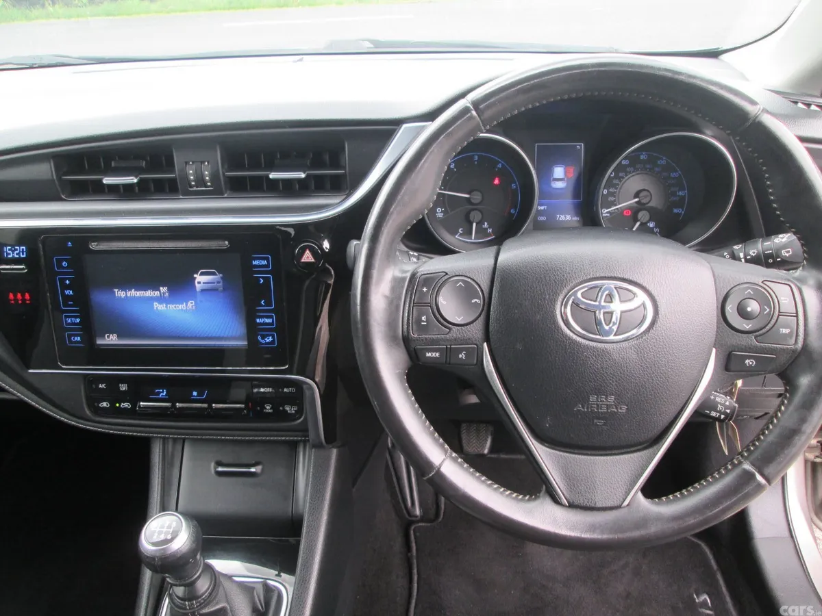 Toyota Auris Hatchback, Diesel, 2015, Bronze