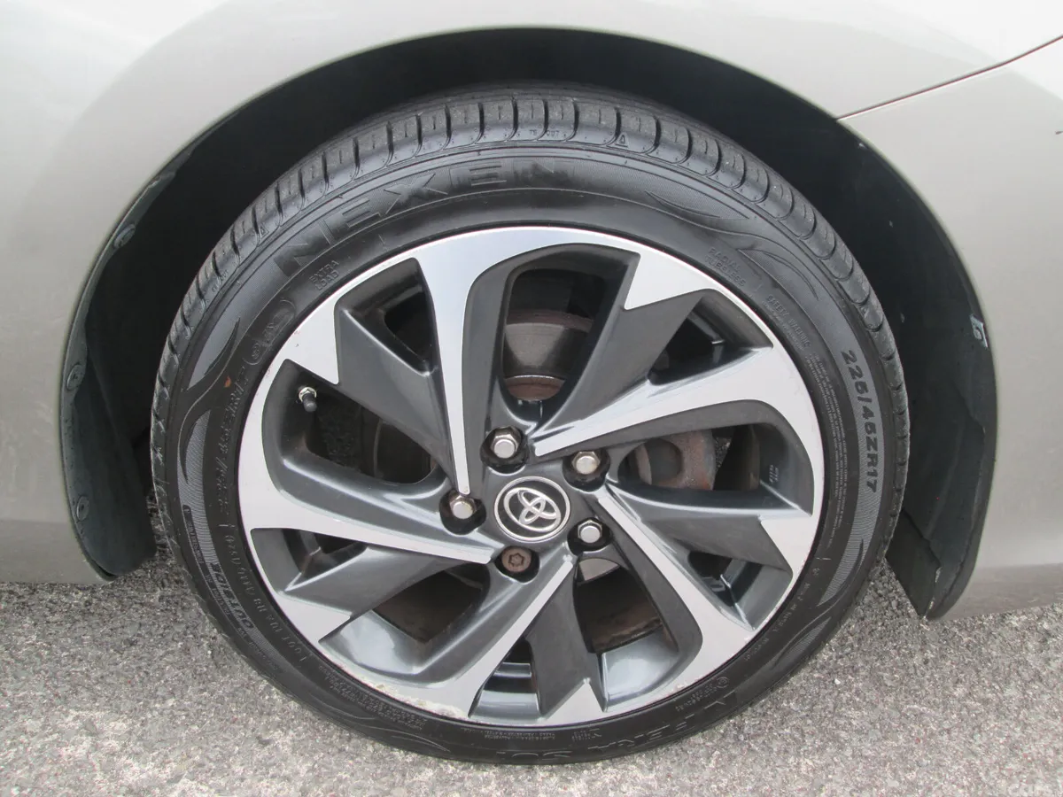 Toyota Auris Hatchback, Diesel, 2015, Bronze