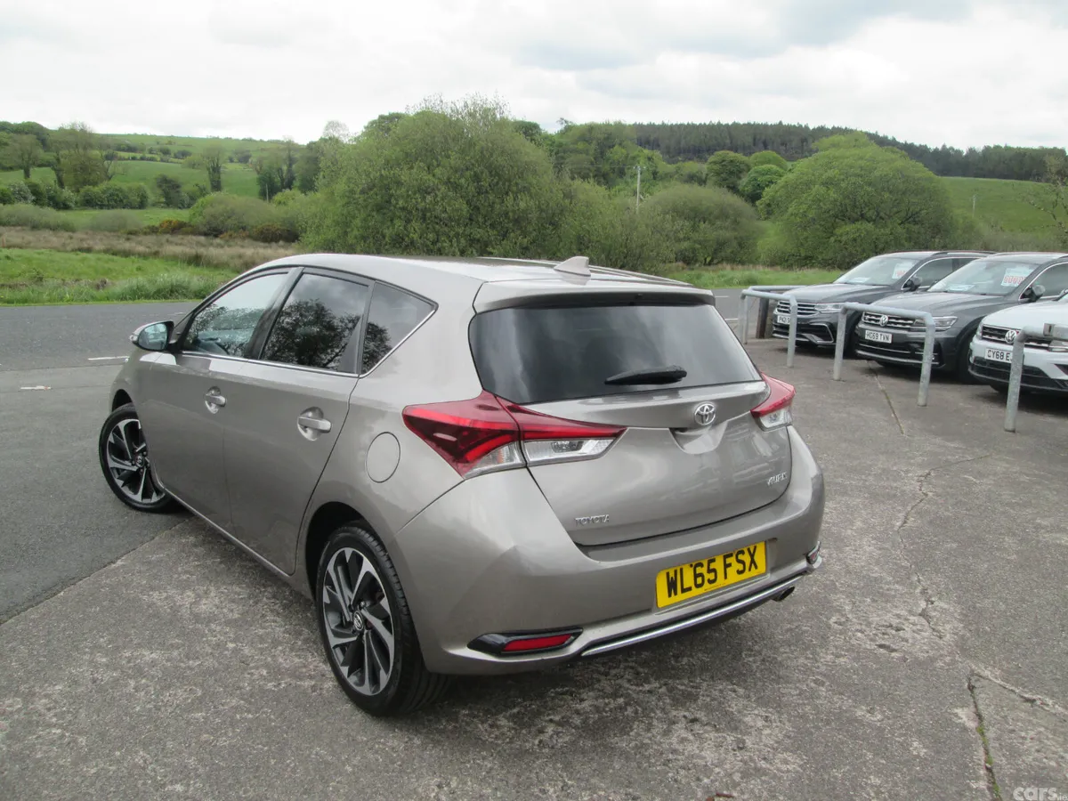 Toyota Auris Hatchback, Diesel, 2015, Bronze
