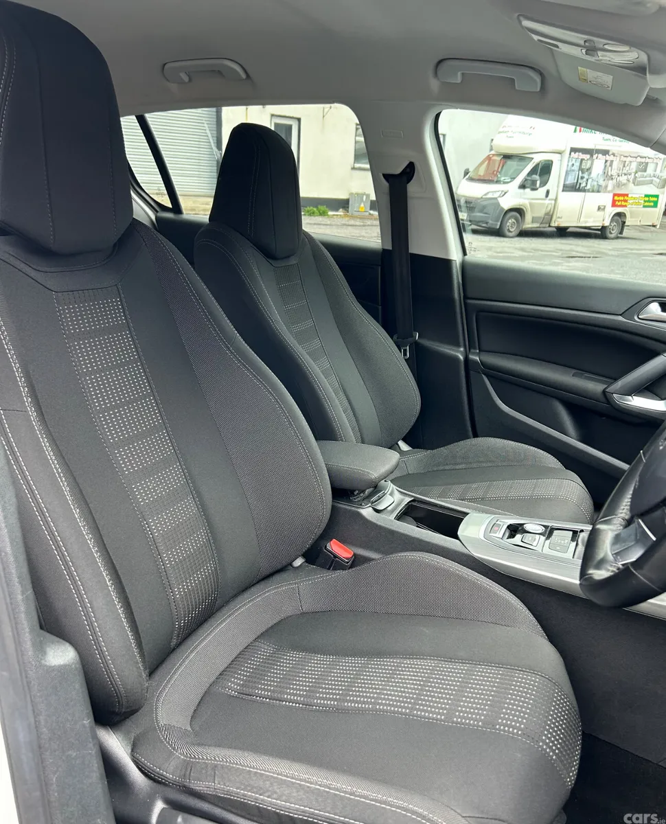 Peugeot 308 Hatchback, Diesel, 2017, White