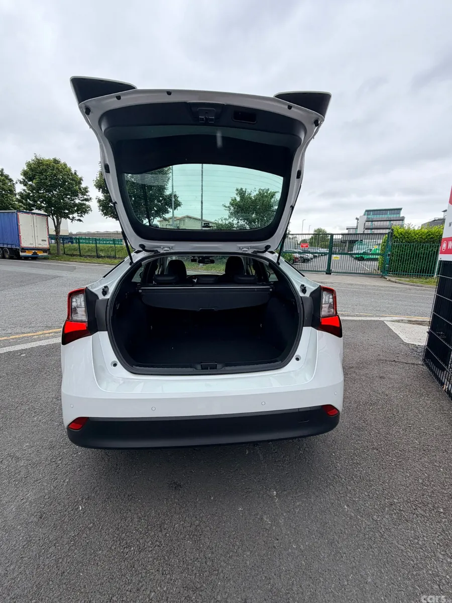 Toyota Prius Hatchback, Petrol Hybrid, 2022, White