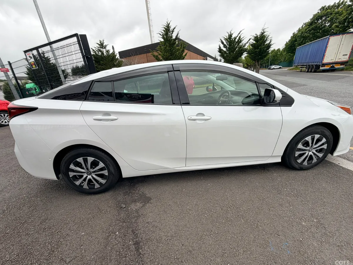Toyota Prius Hatchback, Petrol Hybrid, 2022, White