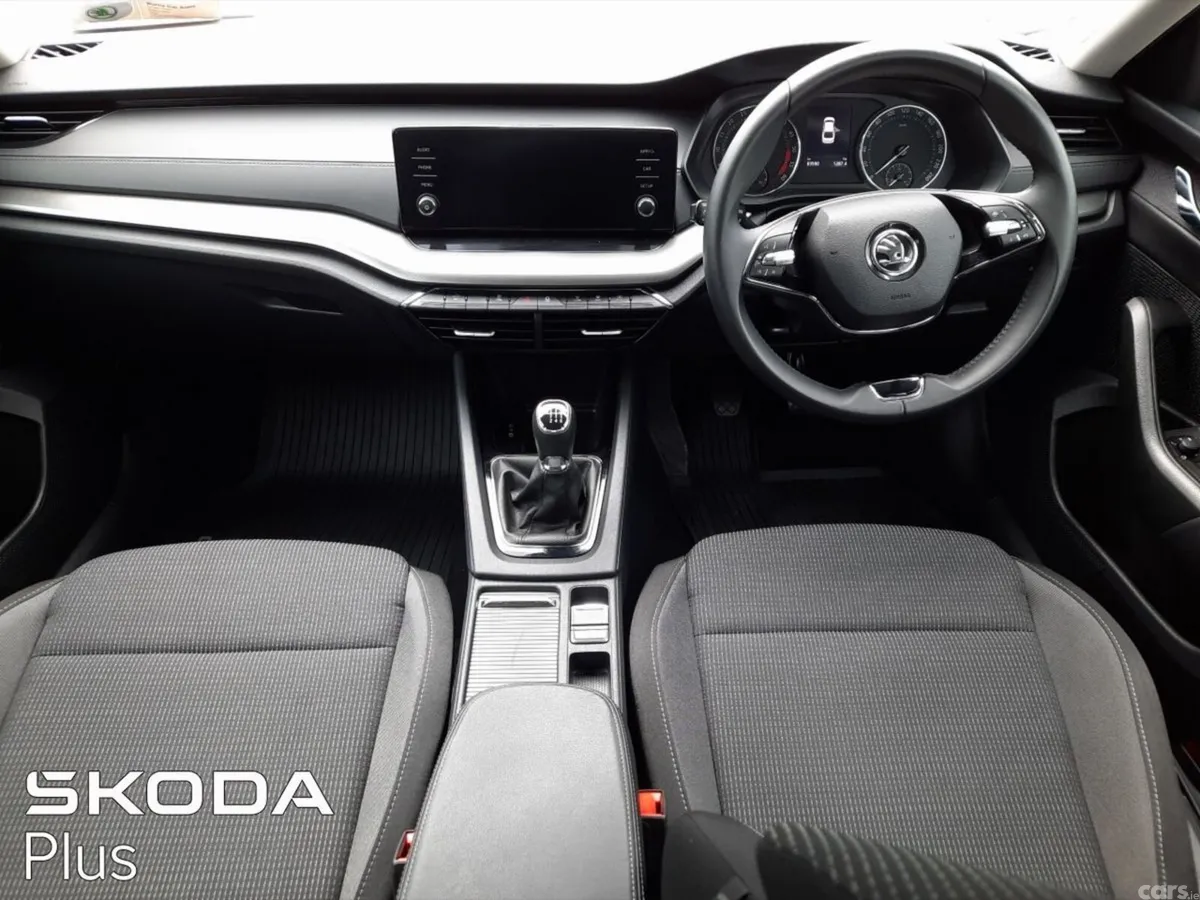 Skoda Octavia Saloon, Diesel, 2024, Orange