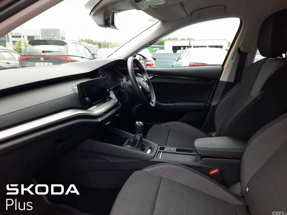 Skoda Octavia Saloon, Diesel, 2024, Orange