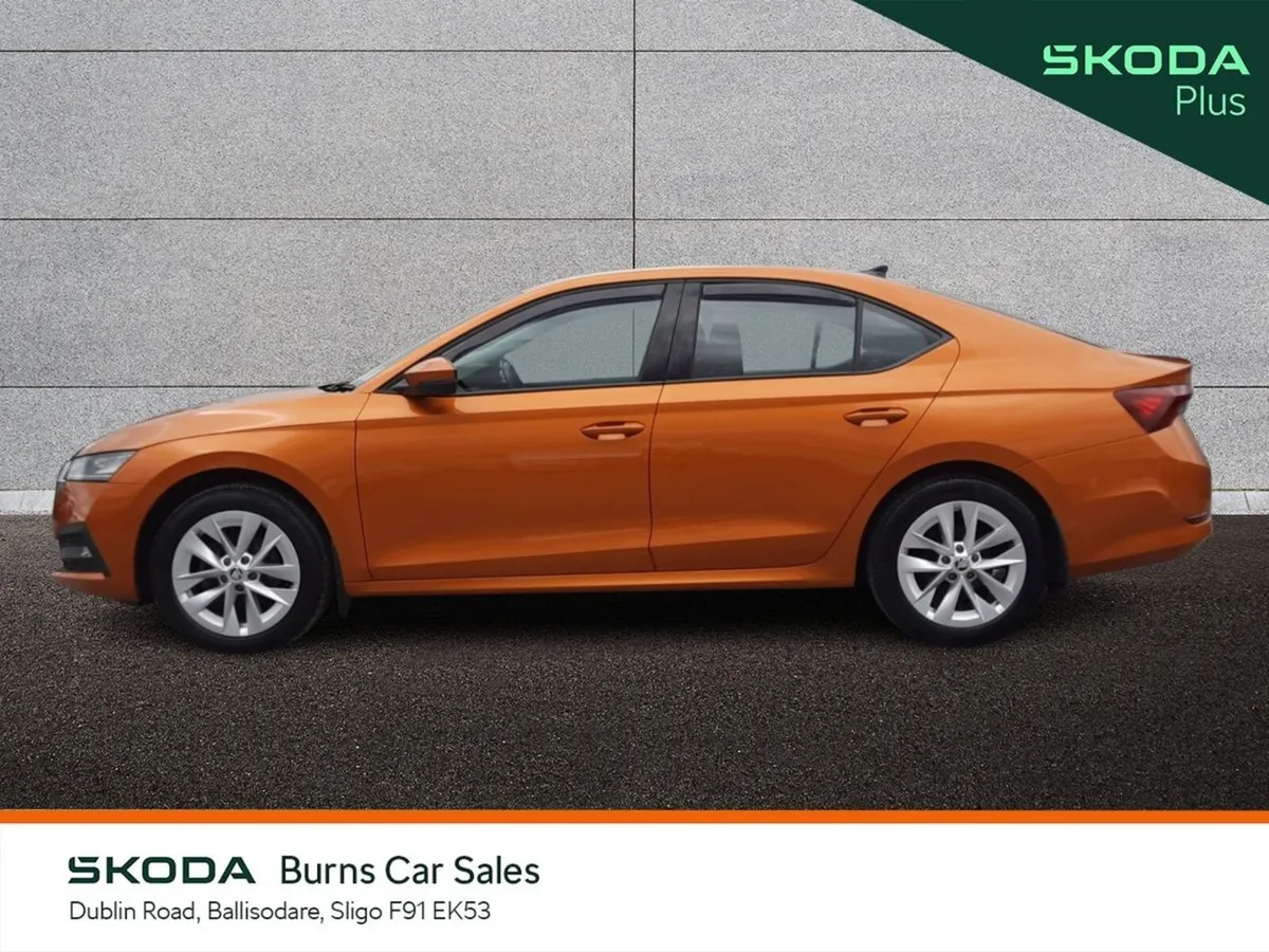 Skoda Octavia Saloon, Diesel, 2024, Orange