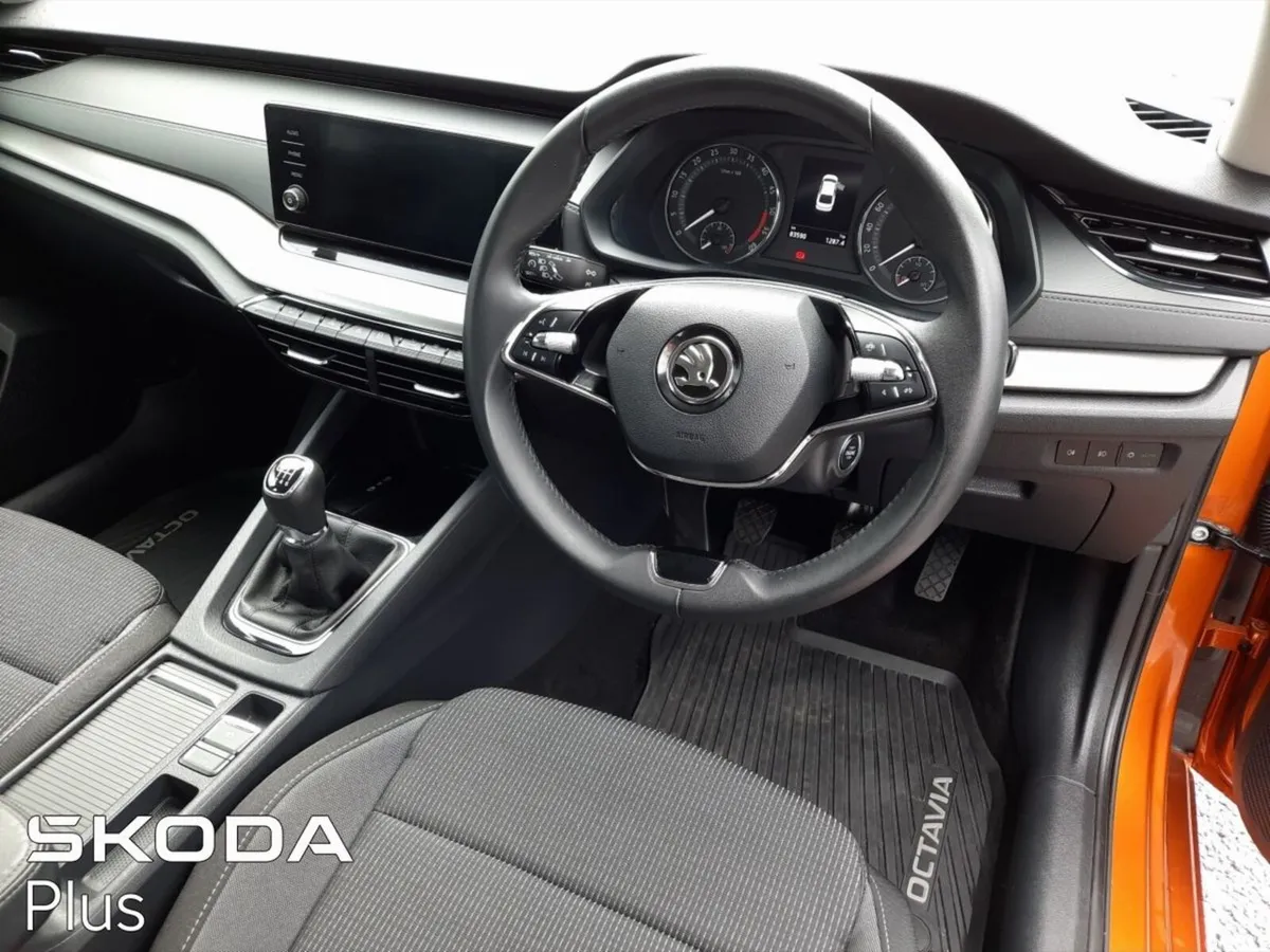 Skoda Octavia Saloon, Diesel, 2024, Orange