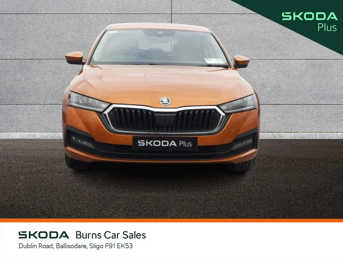 Skoda Octavia Saloon, Diesel, 2024, Orange