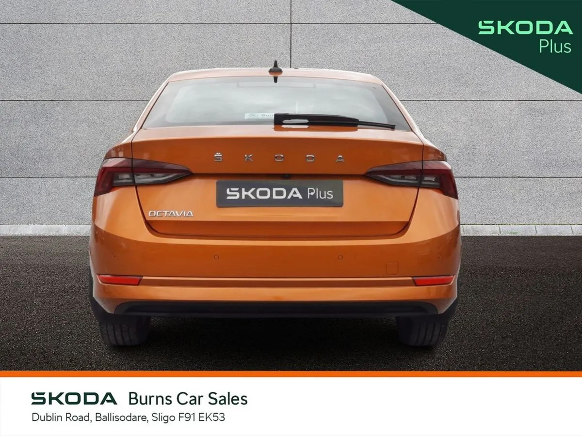 Skoda Octavia Saloon, Diesel, 2024, Orange